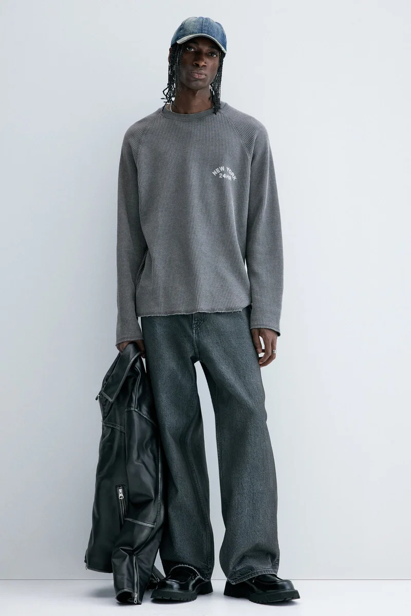 اتش اند ام بلوزة بأكمام طويلة بنمط وافل بقصّة عادية